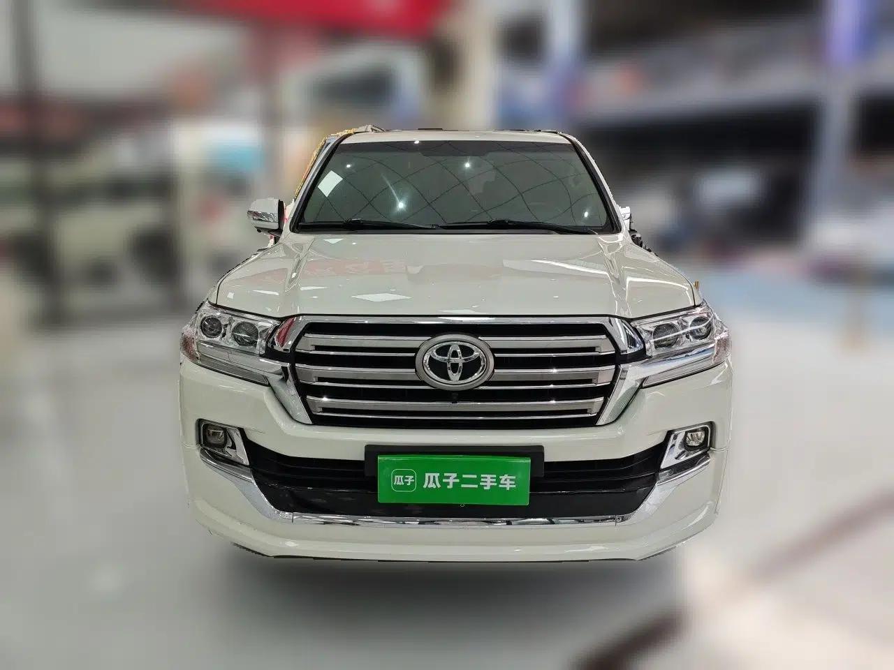 Toyota Land Cruiser 2016 Toyota Land Cruiser 4.0 Automatic Gasoline (8-Seater) — миниатюра 2