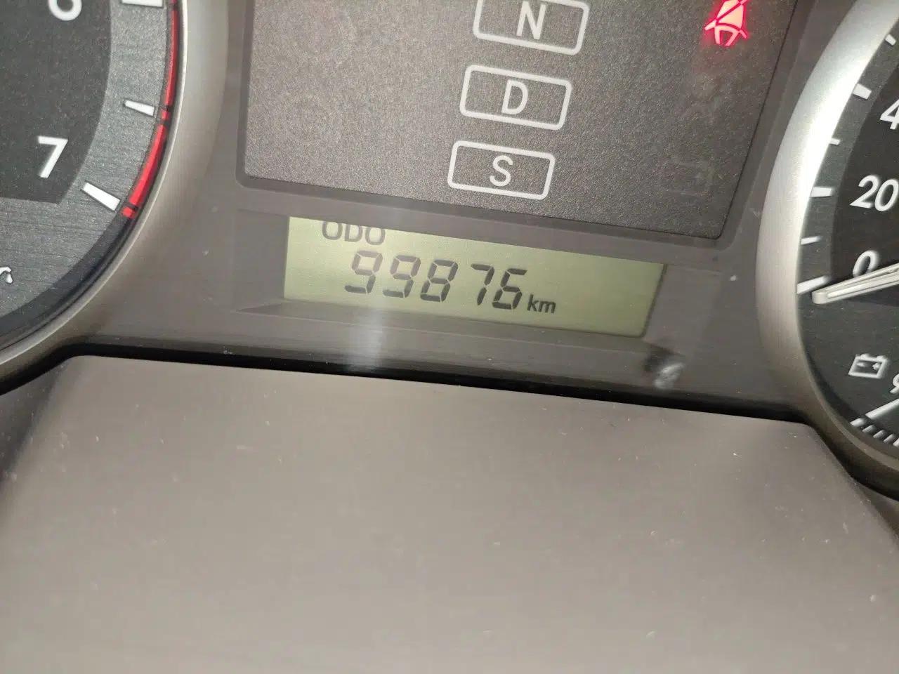 Toyota Land Cruiser 2016 Toyota Land Cruiser 4.0 Automatic Gasoline (8-Seater) — миниатюра 12