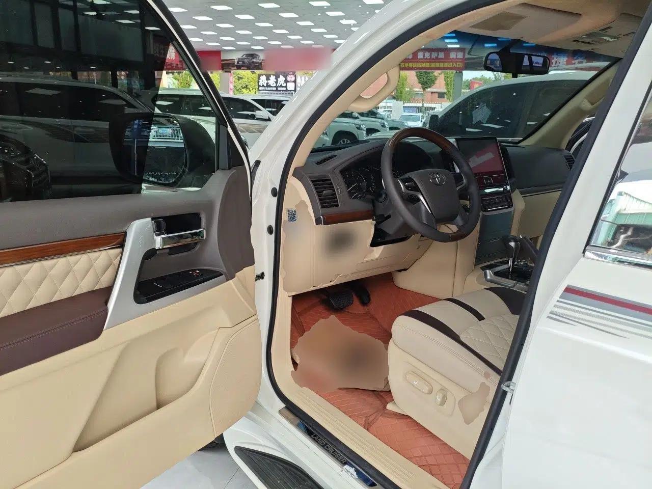 Toyota Land Cruiser 2016 Toyota Land Cruiser 4.0 Automatic Gasoline (8-Seater) — миниатюра 16