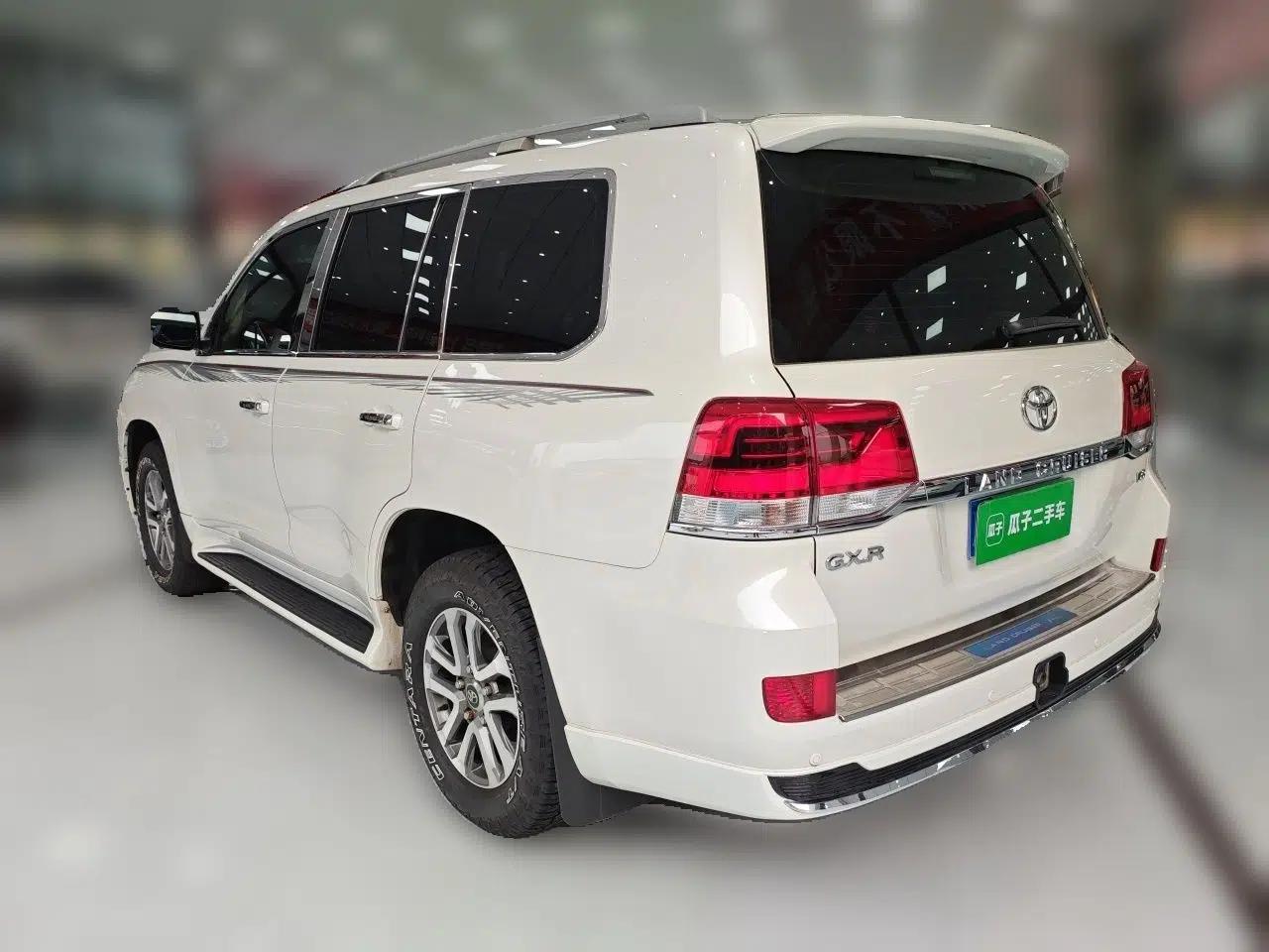 Toyota Land Cruiser 2016 Toyota Land Cruiser 4.0 Automatic Gasoline (8-Seater) — миниатюра 4