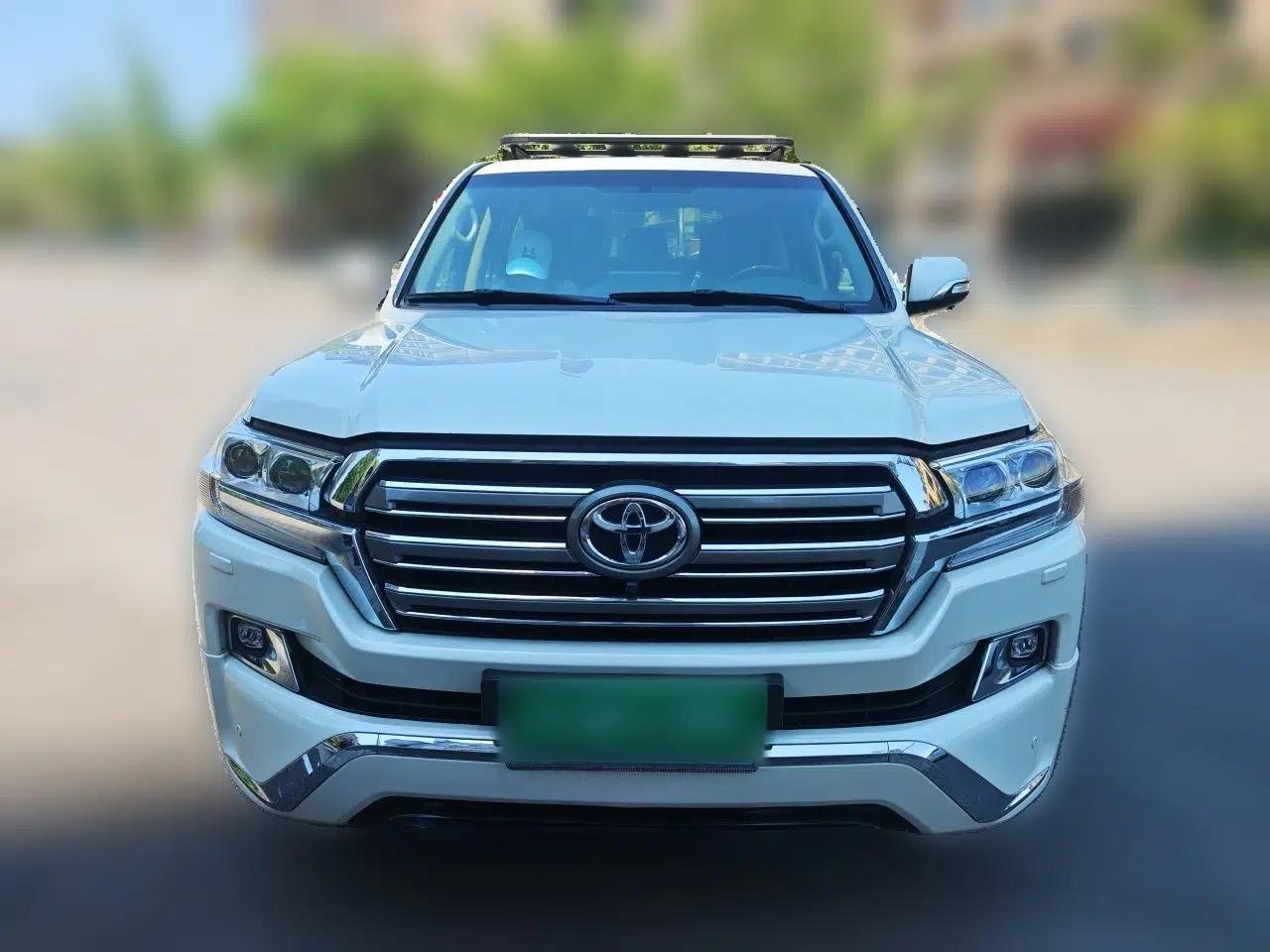 Toyota Land Cruiser 2018 5.7L VX-R Middle East — миниатюра 2