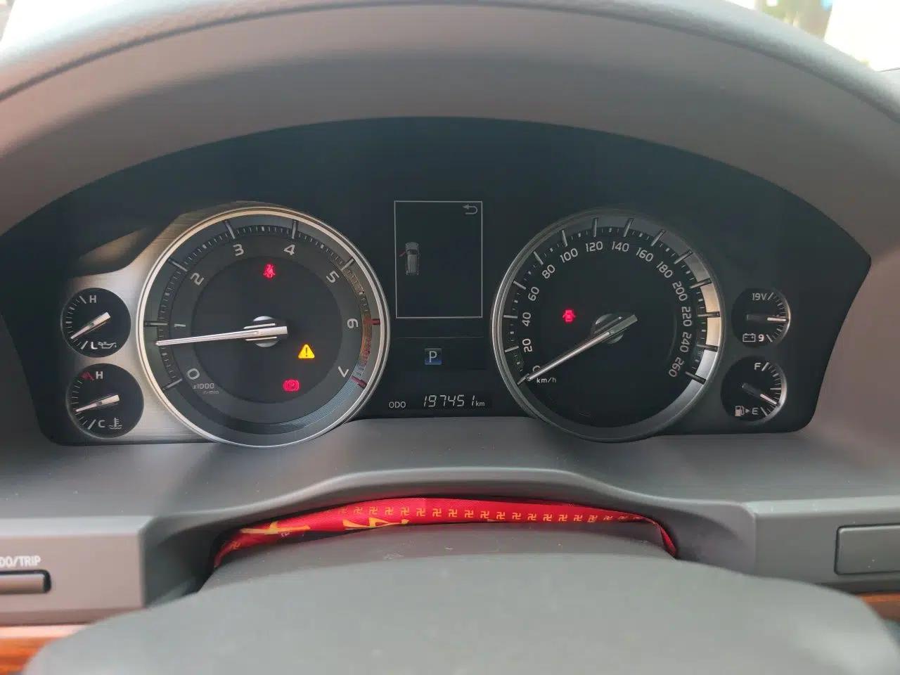 Toyota Land Cruiser 2018 5.7L VX-R Middle East — миниатюра 11