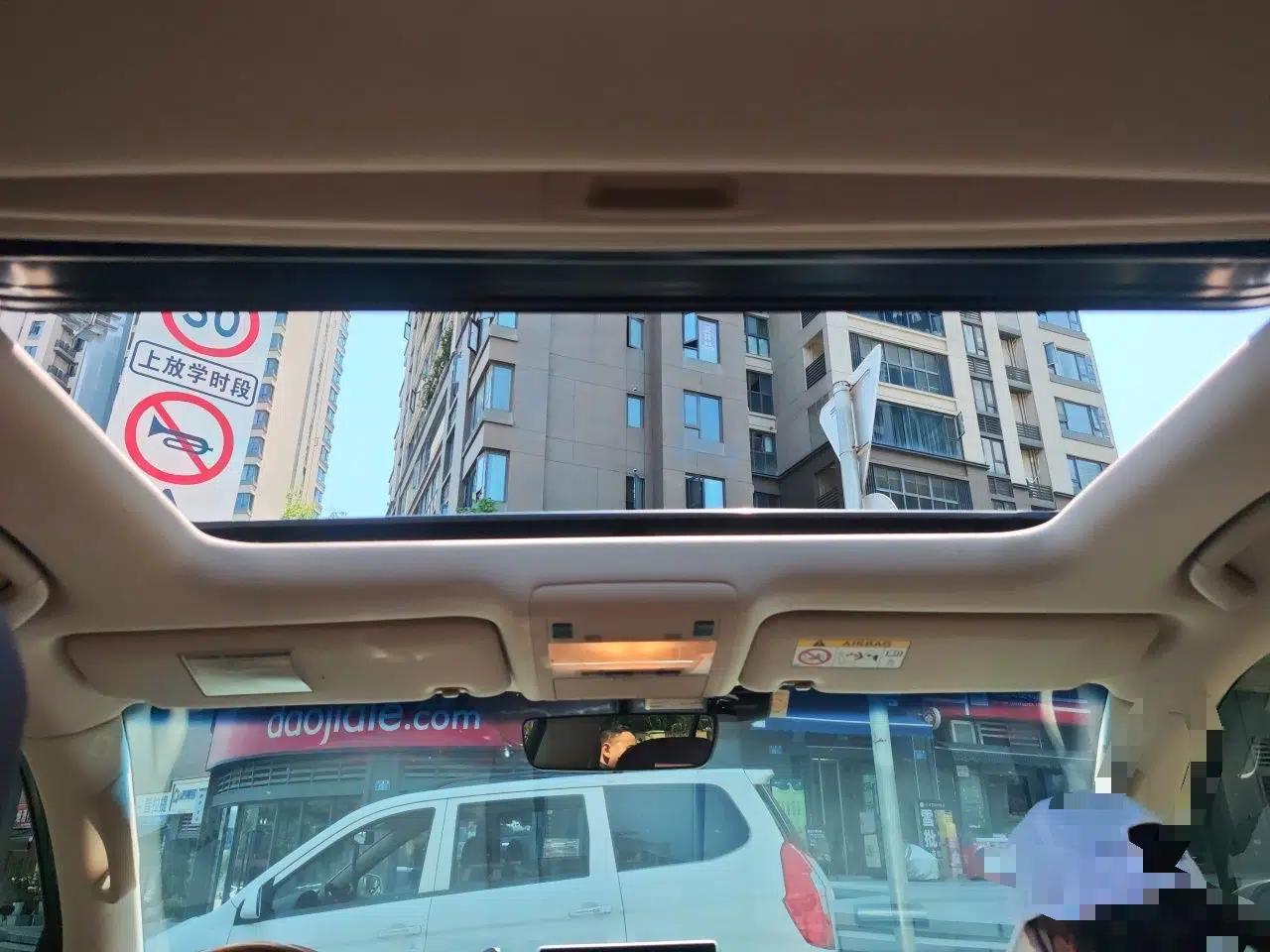 Toyota Land Cruiser 2018 5.7L VX-R Middle East — миниатюра 18