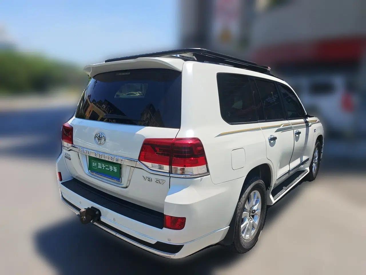 Toyota Land Cruiser 2018 5.7L VX-R Middle East — миниатюра 6