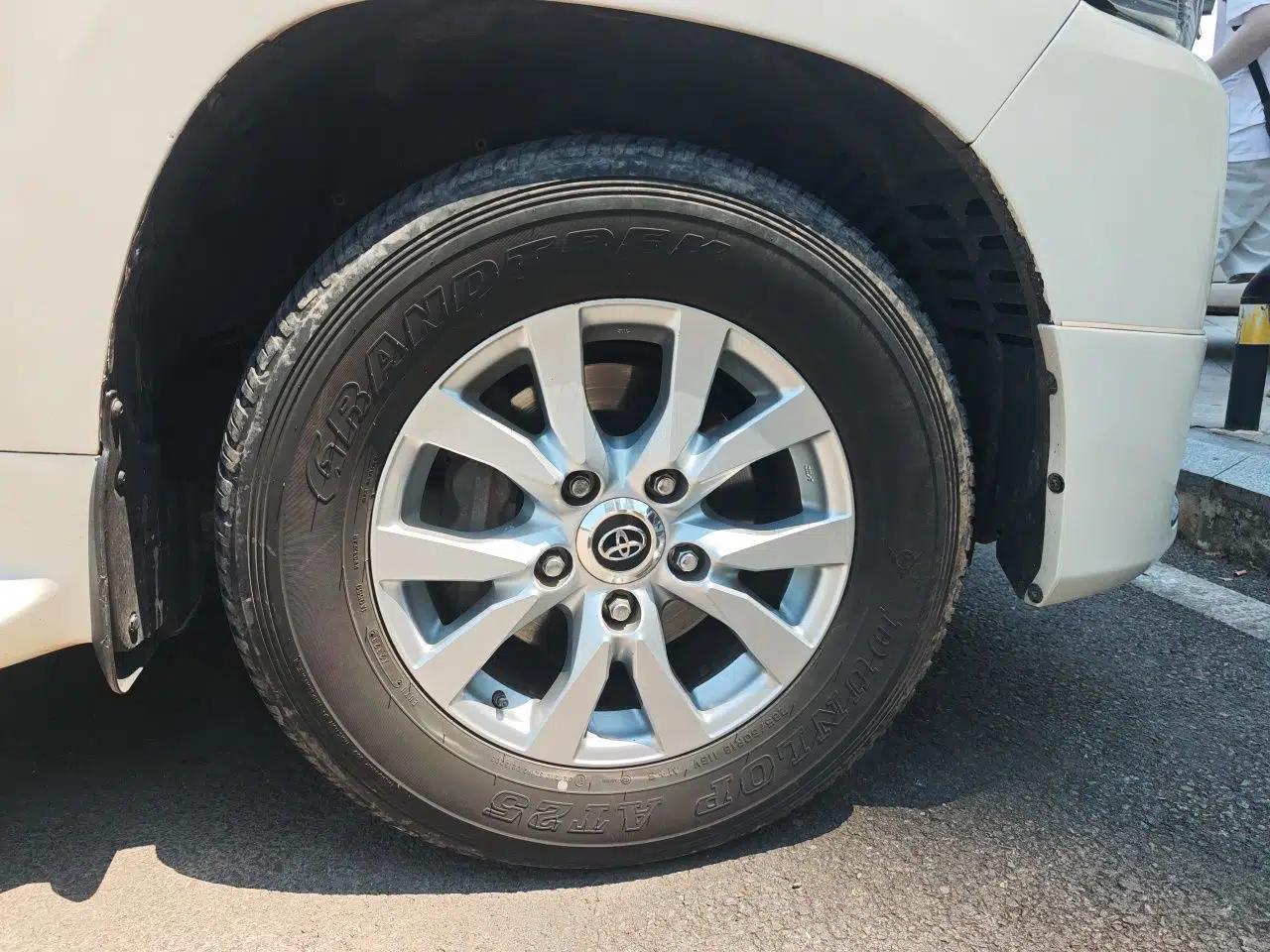 Toyota Land Cruiser 2018 5.7L VX-R Middle East — миниатюра 8
