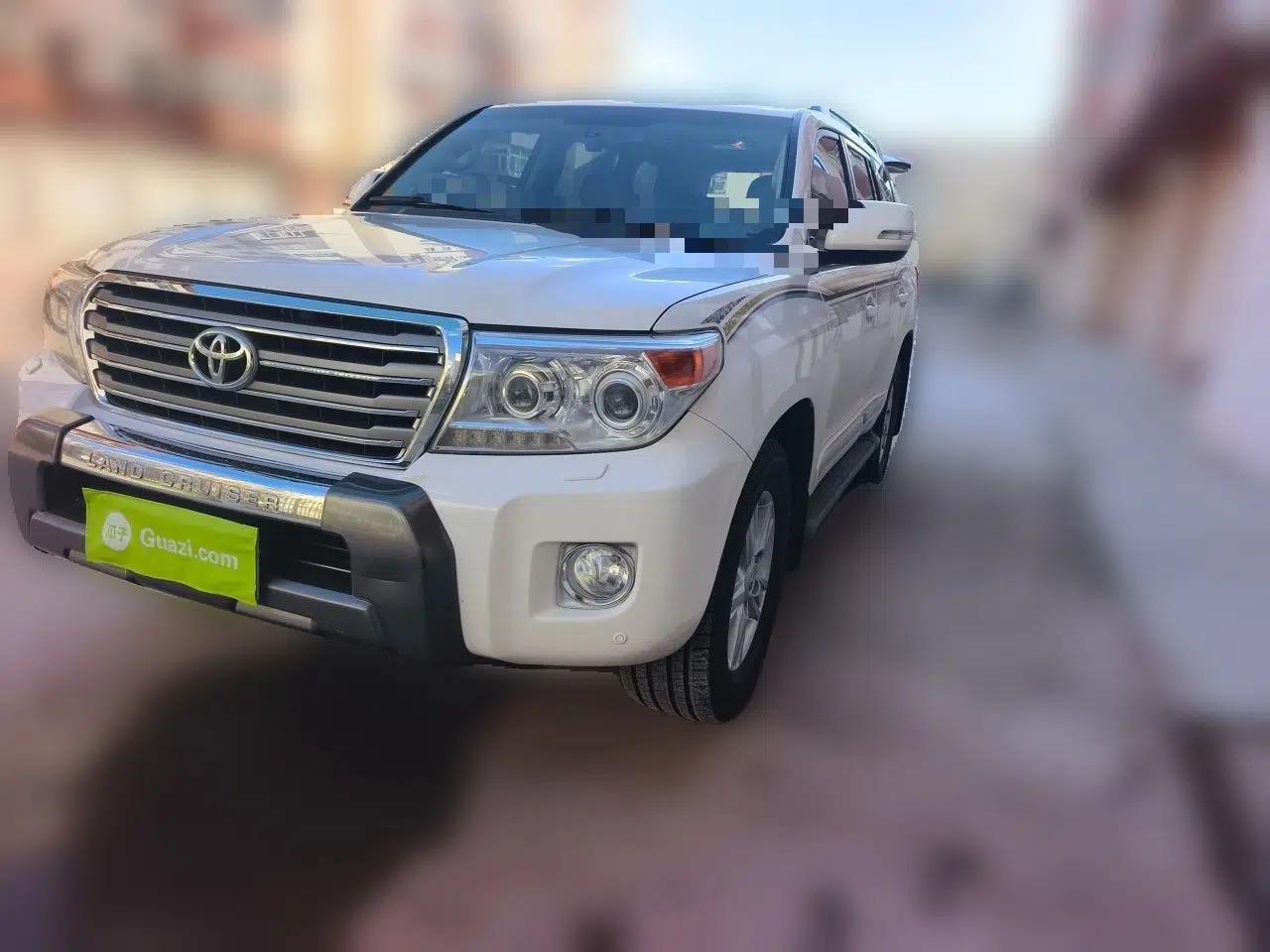 Toyota Land Cruiser 2012 4.6L Automatic VX-R — миниатюра 1