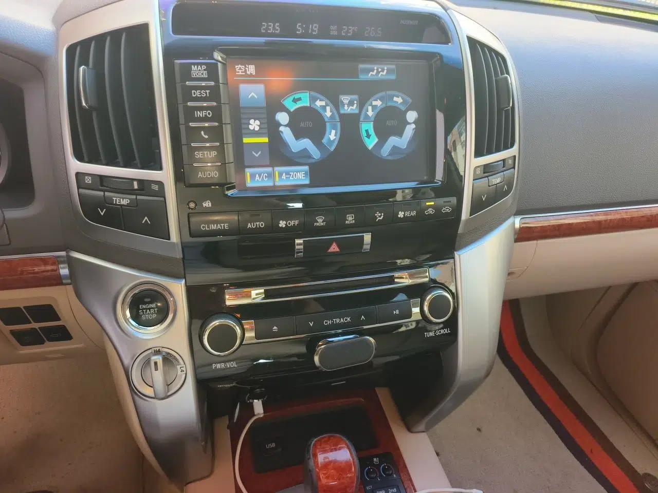 Toyota Land Cruiser 2012 4.6L Automatic VX-R — миниатюра 13