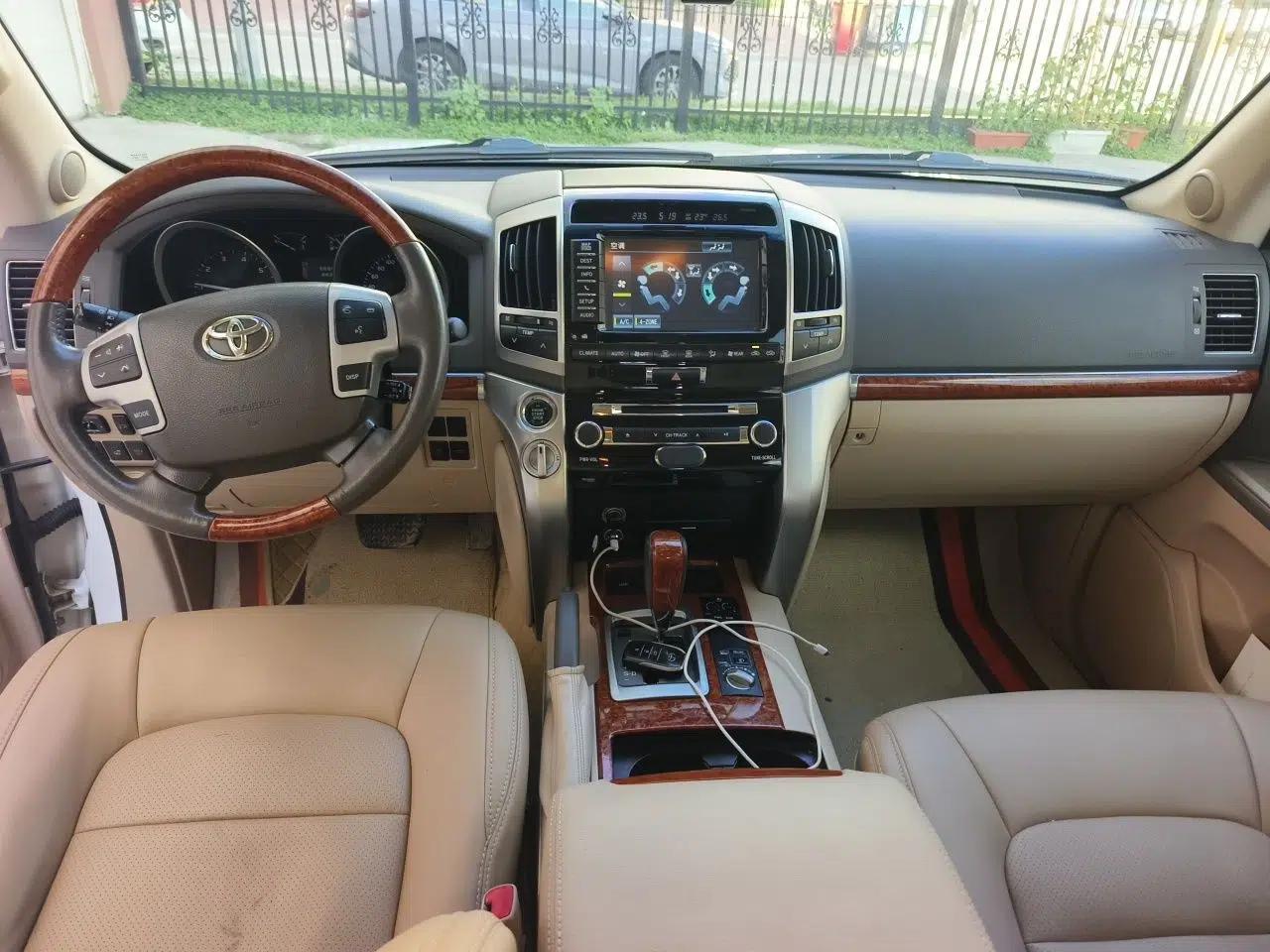 Toyota Land Cruiser 2012 4.6L Automatic VX-R — миниатюра 9
