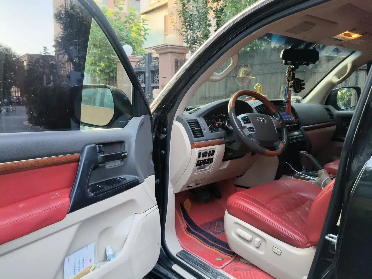 Toyota Land Cruiser 2016 Land Cruiser, parallel import, 8-seater, 4.0L, automatic transmission — миниатюра 16