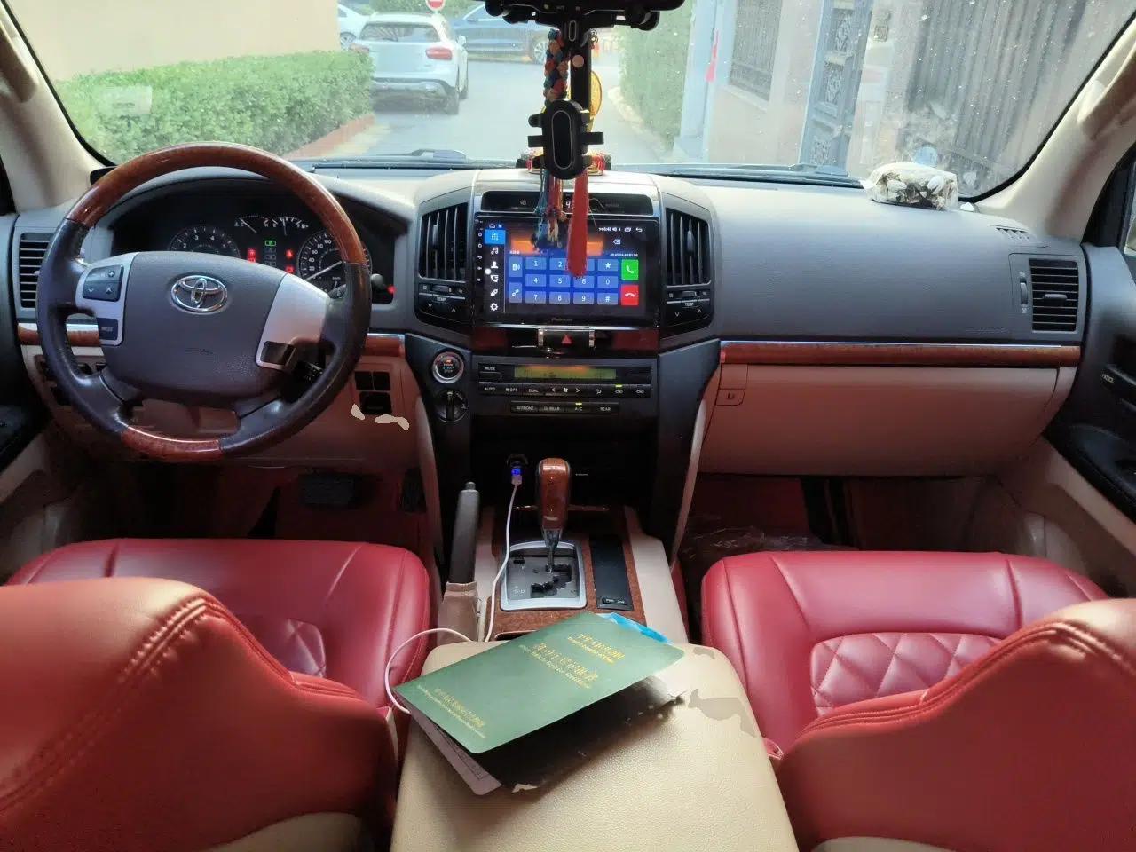 Toyota Land Cruiser 2016 Land Cruiser, parallel import, 8-seater, 4.0L, automatic transmission — миниатюра 9