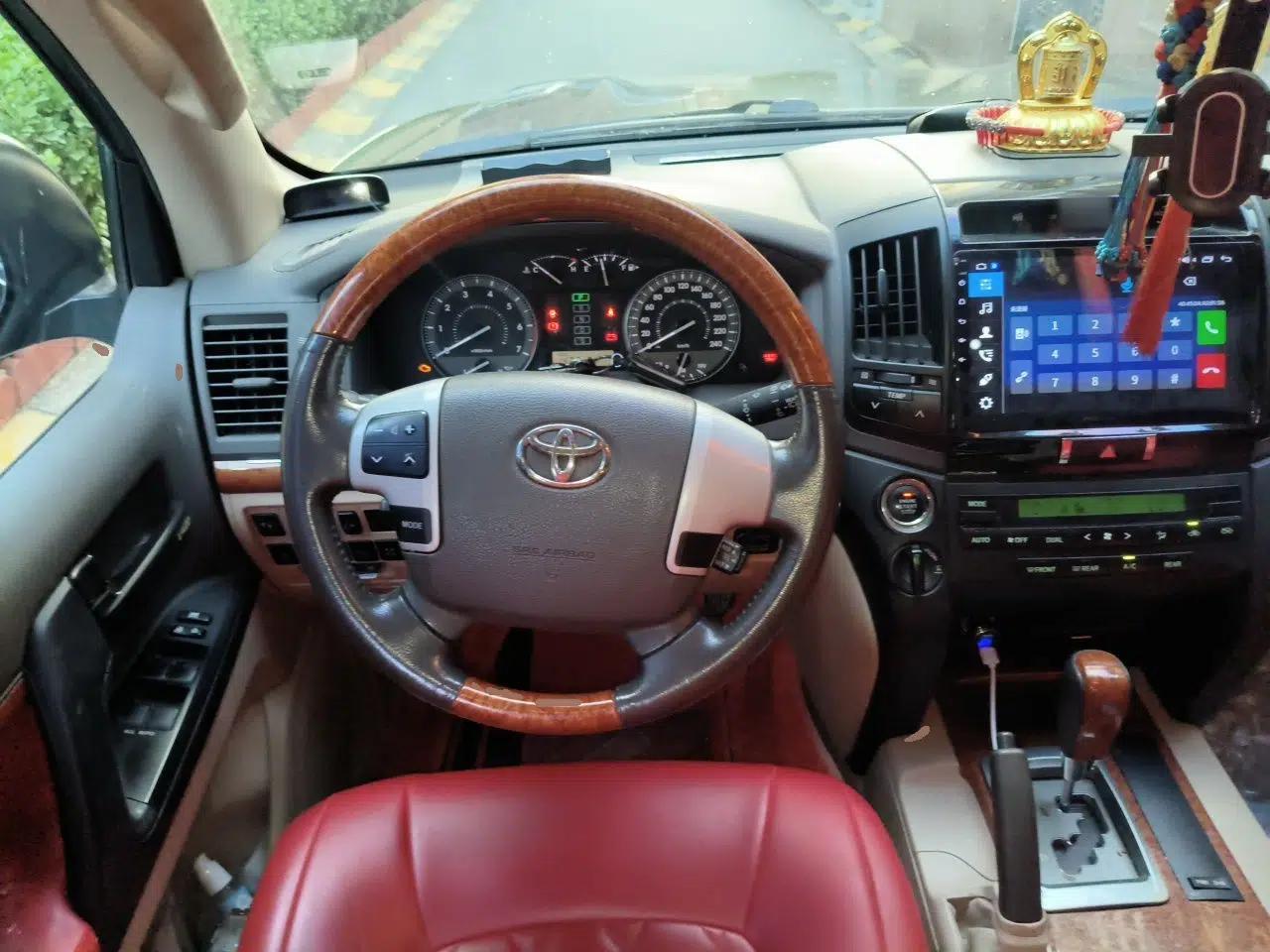 Toyota Land Cruiser 2016 Land Cruiser, parallel import, 8-seater, 4.0L, automatic transmission — миниатюра 10