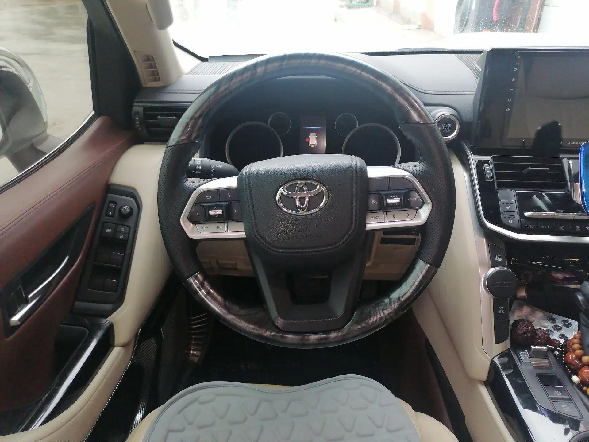 Toyota Land Cruiser 2024 Land Cruiser 4.0 7-Seater, Parallel Import — миниатюра 10