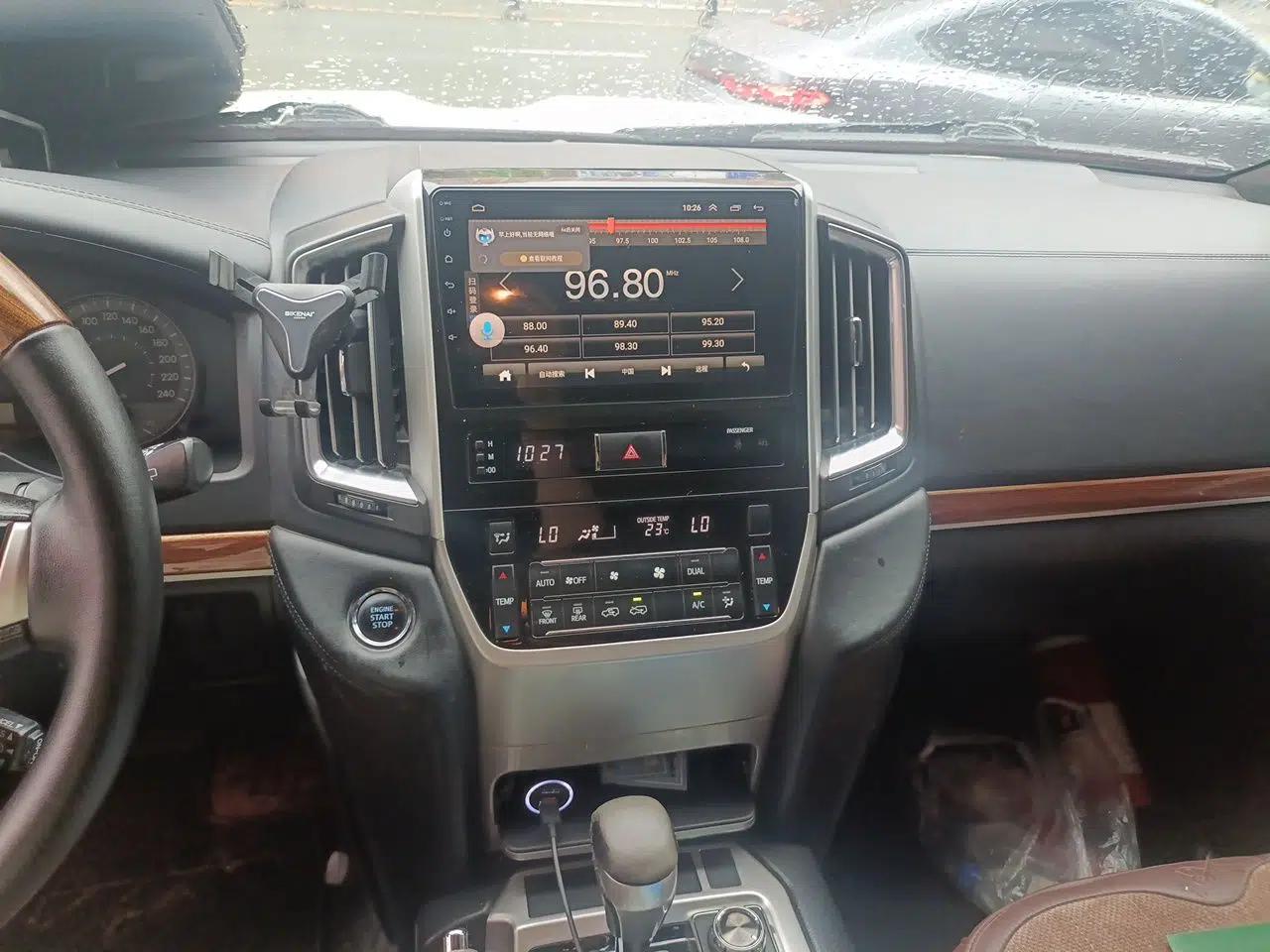 Toyota Land Cruiser (Parallel import) Toyota Land Cruiser 4.0-liter, 5-seater version — миниатюра 13