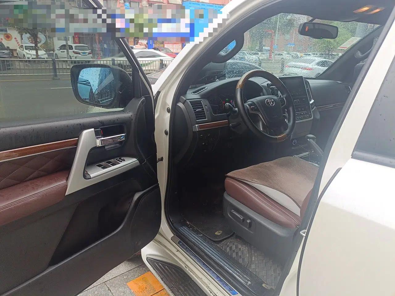 Toyota Land Cruiser (Parallel import) Toyota Land Cruiser 4.0-liter, 5-seater version — миниатюра 16
