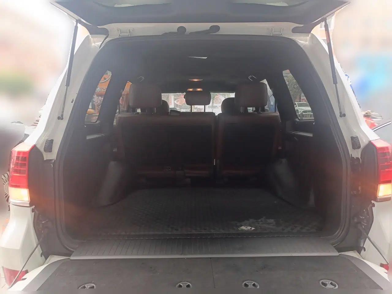 Toyota Land Cruiser (Parallel import) Toyota Land Cruiser 4.0-liter, 5-seater version — миниатюра 19