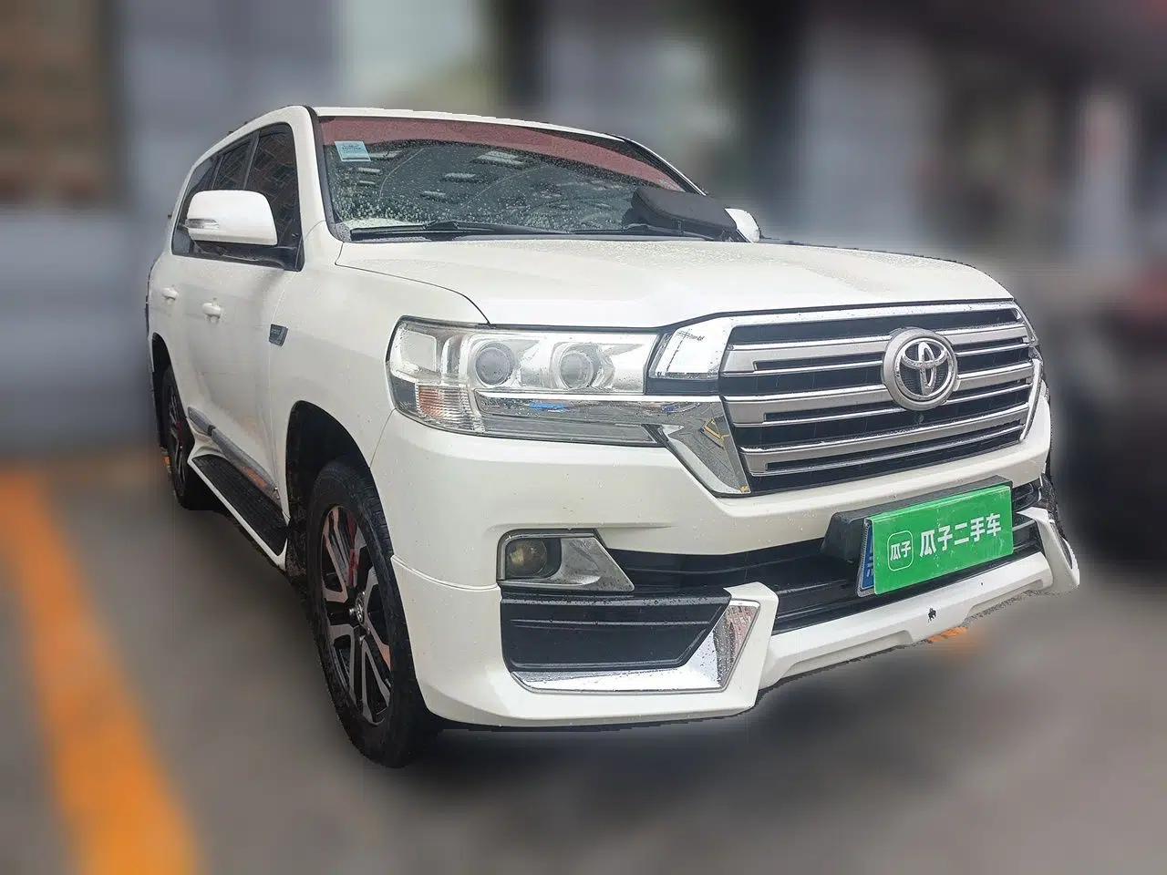 Toyota Land Cruiser (Parallel import) Toyota Land Cruiser 4.0-liter, 5-seater version — миниатюра 3