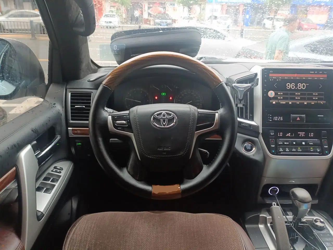 Toyota Land Cruiser (Parallel import) Toyota Land Cruiser 4.0-liter, 5-seater version — миниатюра 10