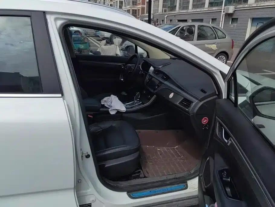 Geely GS 2017 Elegant Edition 1.3T Automatic Smart Connectivity — миниатюра 8