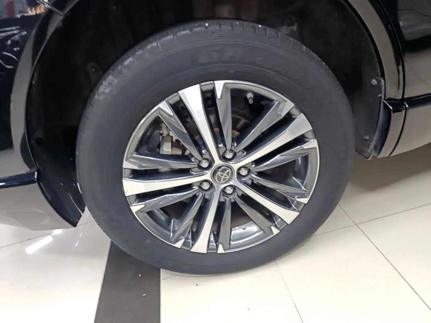Toyota Venza 2022 2.0L CVT Two-Wheel Drive Luxury Edition — миниатюра 16