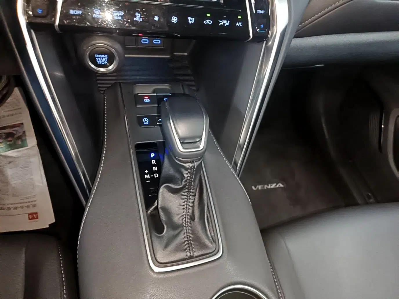 Toyota Venza 2022 2.0L CVT Two-Wheel Drive Luxury Edition — миниатюра 21