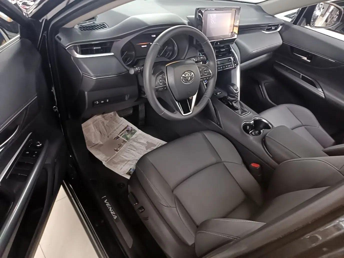 Toyota Venza 2022 2.0L CVT Two-Wheel Drive Luxury Edition — миниатюра 23