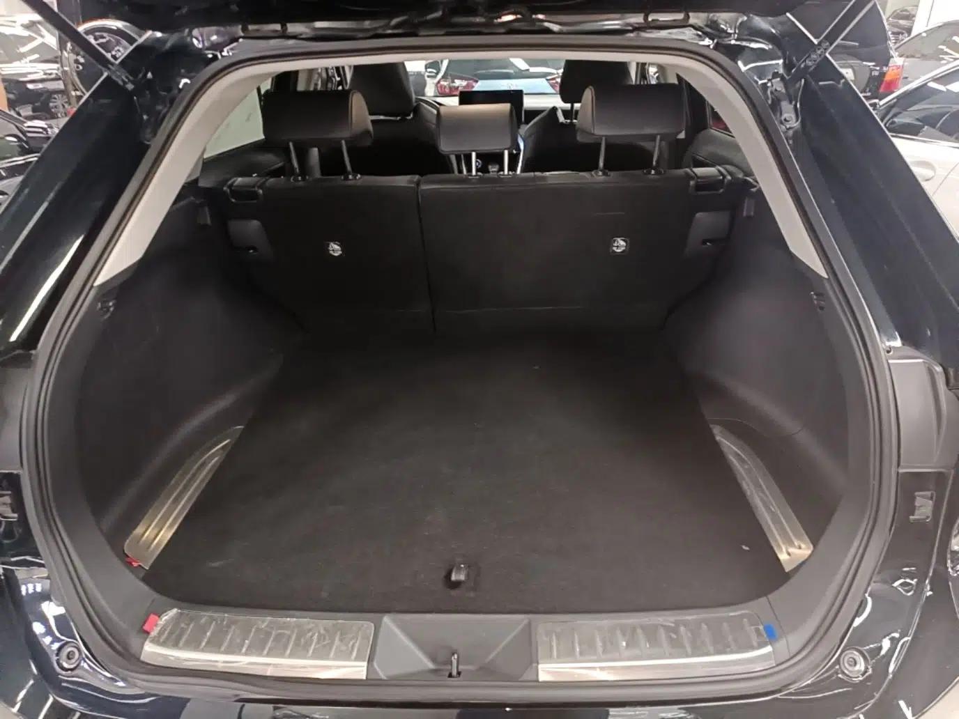 Toyota Venza 2022 2.0L CVT Two-Wheel Drive Luxury Edition — миниатюра 27