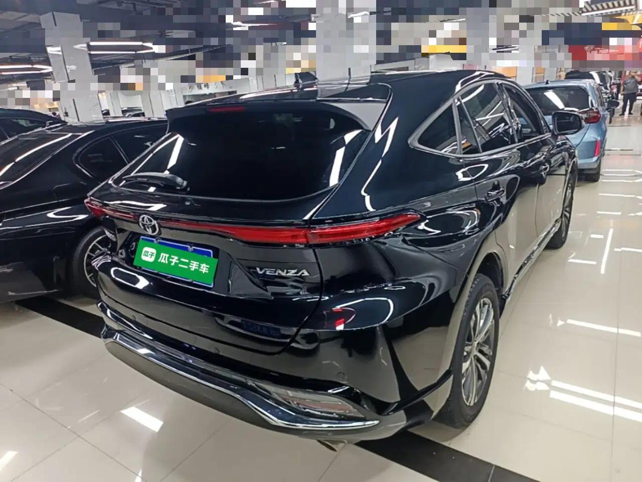 Toyota Venza 2022 2.0L CVT Two-Wheel Drive Luxury Edition — миниатюра 6