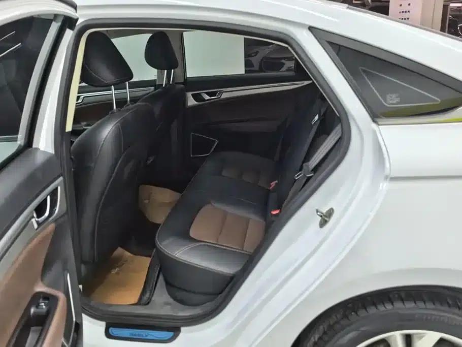 Geely Emgrand GL 2017 1.3T DCT Premium Edition — миниатюра 11