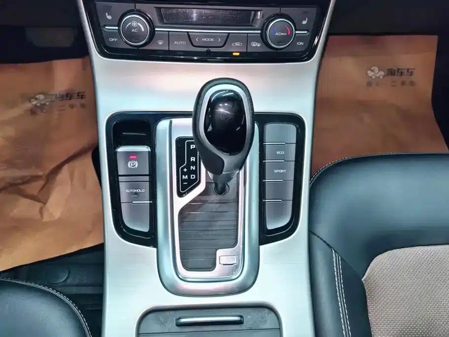 Geely Emgrand GL 2017 1.3T DCT Premium Edition — миниатюра 16