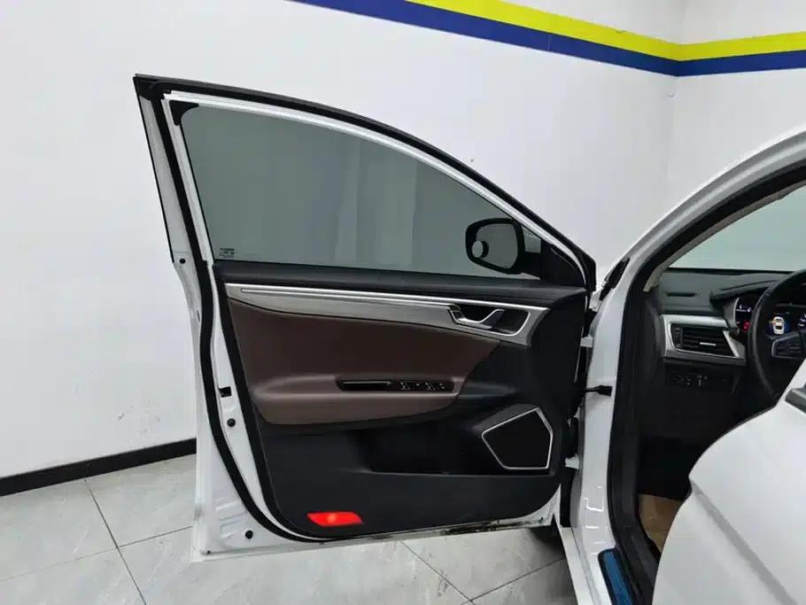 Geely Emgrand GL 2017 1.3T DCT Premium Edition — миниатюра 7