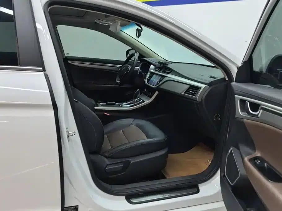 Geely Emgrand GL 2017 1.3T DCT Premium Edition — миниатюра 8