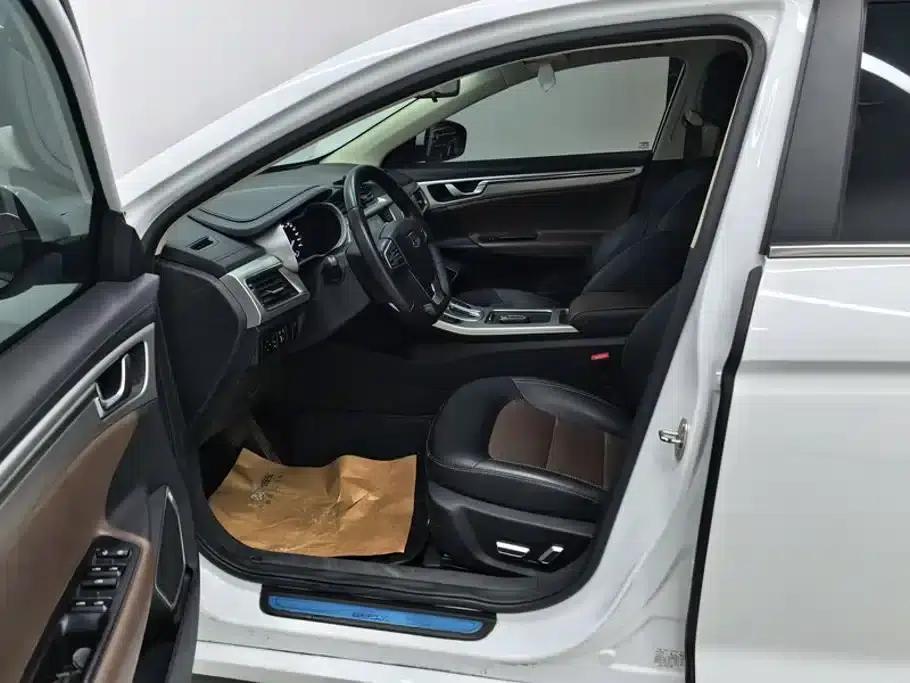 Geely Emgrand GL 2017 1.3T DCT Premium Edition — миниатюра 9