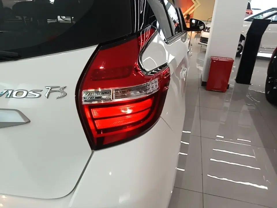 Toyota Vios FS 2017 1.5L CVT Fengchi Edition — миниатюра 9