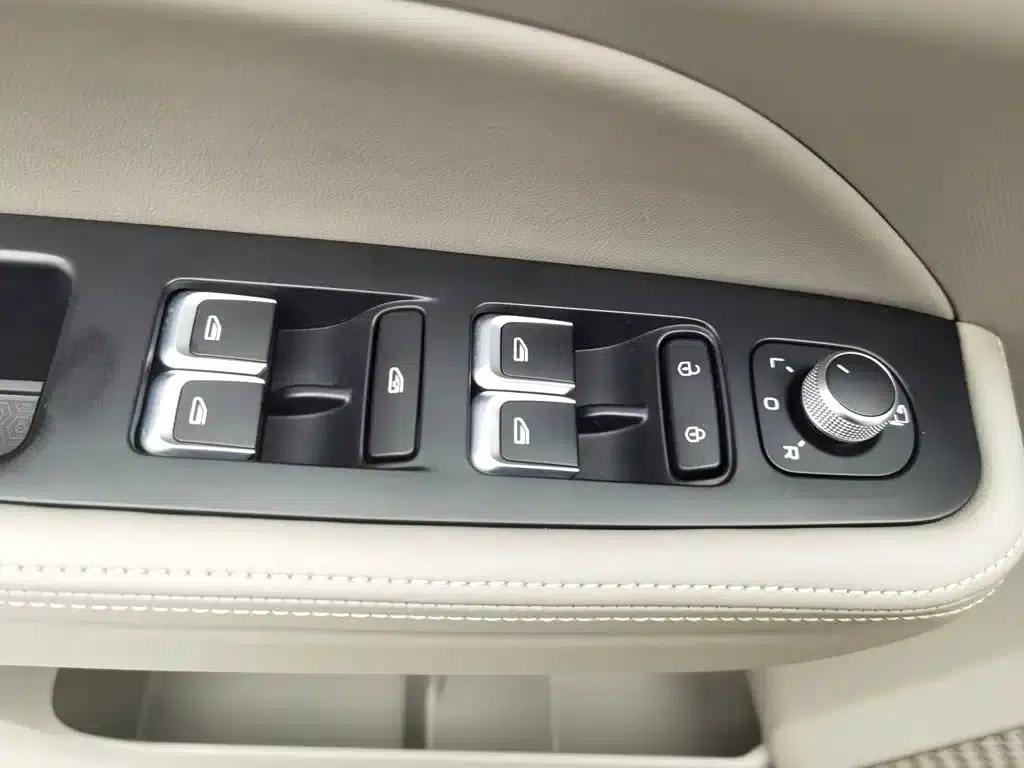 Geely ICON 2026 Chocolate 1.5TD Premium Edition — миниатюра 9