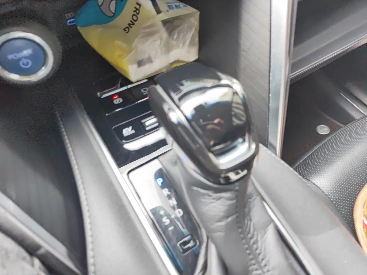 Toyota Harrier 2022 Dual-Engine 2.5L CVT Two-Wheel Drive Luxury Edition — миниатюра 14
