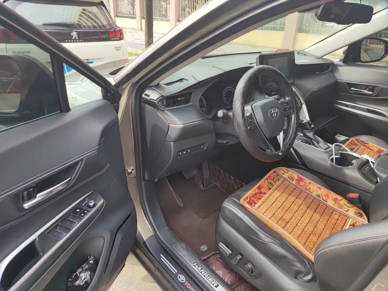 Toyota Harrier 2022 Dual-Engine 2.5L CVT Two-Wheel Drive Luxury Edition — миниатюра 16