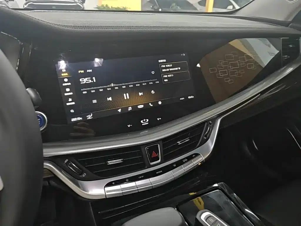 Geely Borui New Energy 2020 1.5T PHEV Premium Edition — миниатюра 13