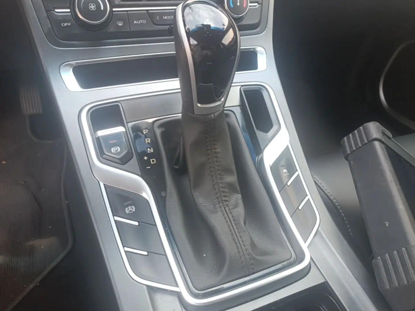 Geely Auto Emgrand 2018 1.5L CVT Upward Connect Edition — миниатюра 16