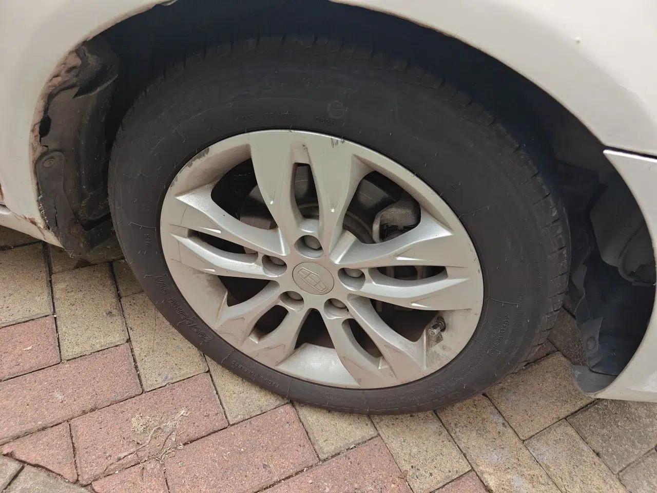 Geely Auto Emgrand 2014 Sedan 1.3T CVT Prestige Model — миниатюра 8