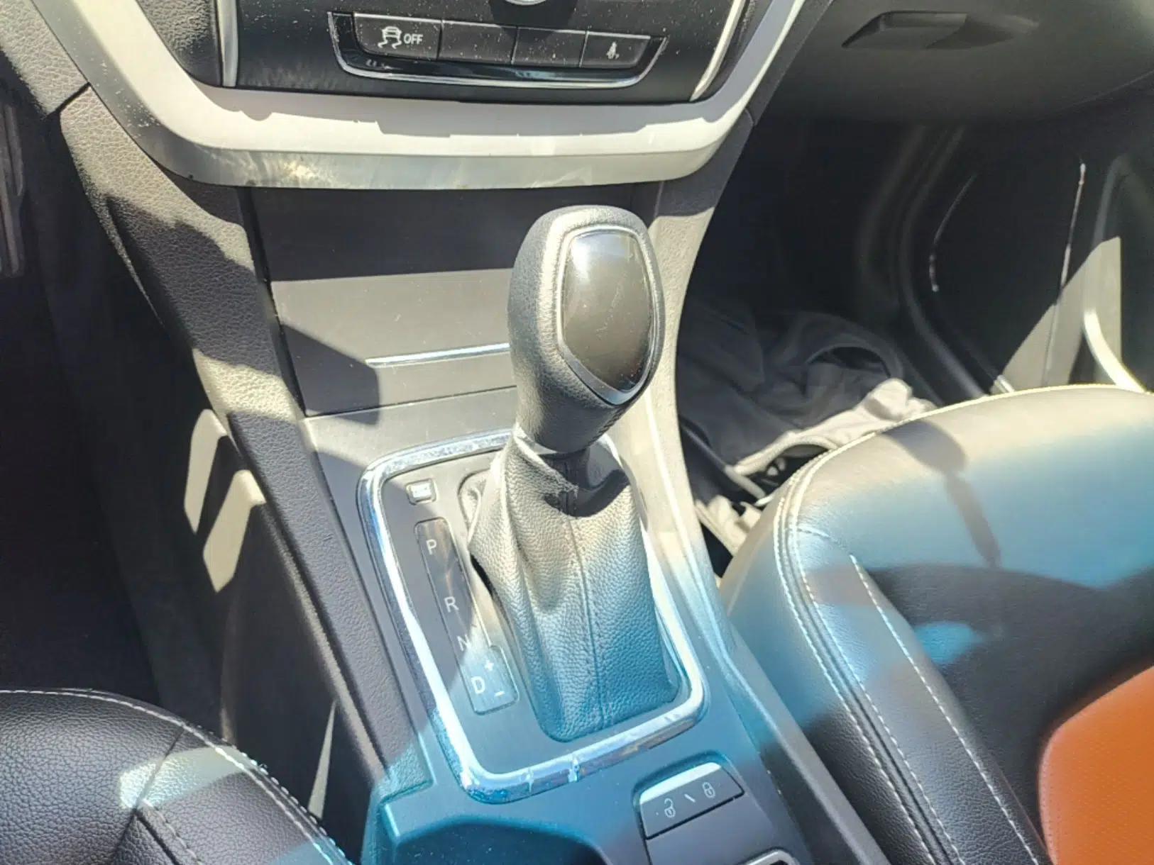 Geely Auto Emgrand 2016 Hatchback RS 1.3T CVT Top-Tier Version — миниатюра 16