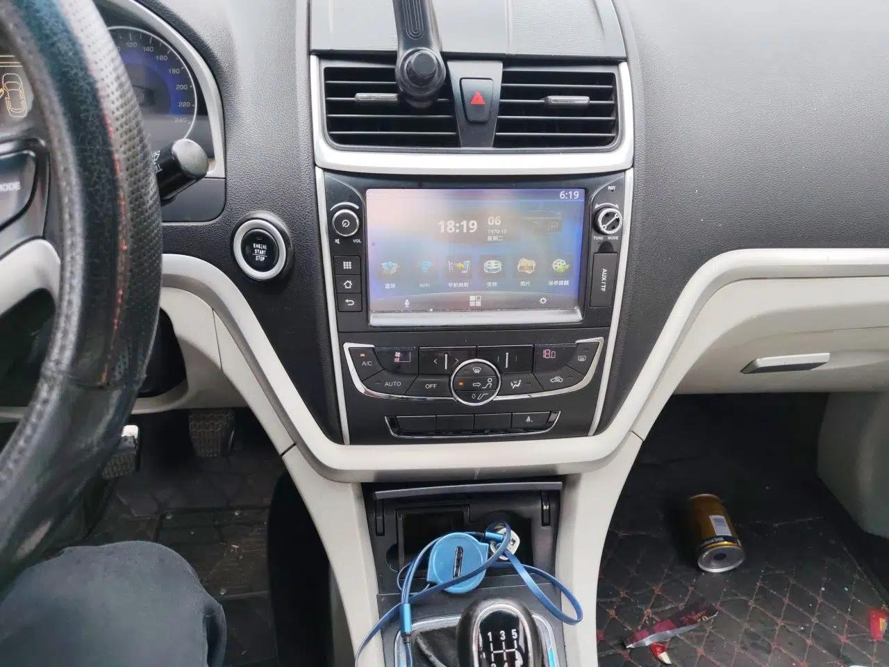 Geely Auto Emgrand 2014 Sedan 1.5L Manual Elite Model — миниатюра 13