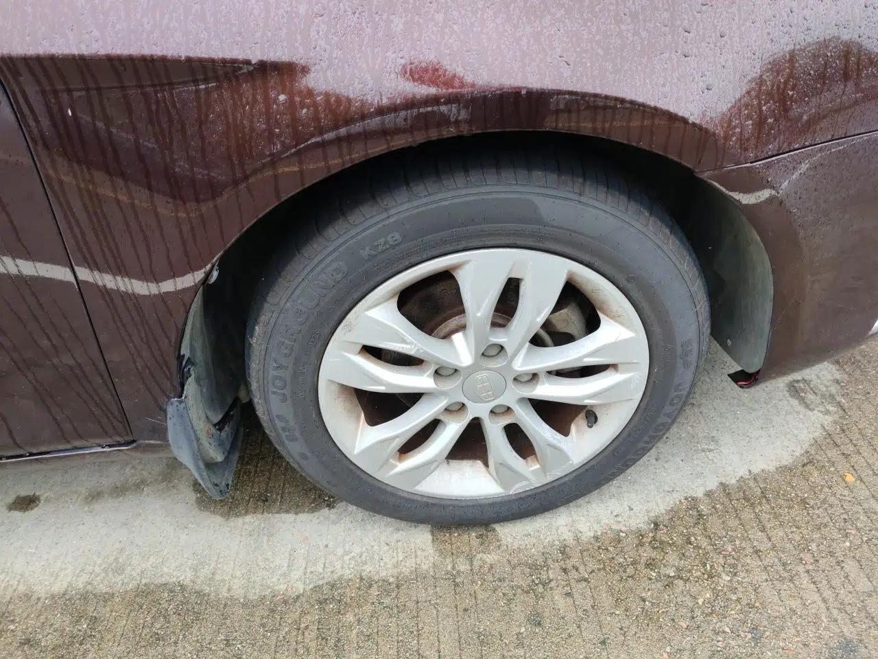 Geely Auto Emgrand 2014 Sedan 1.5L Manual Elite Model — миниатюра 8