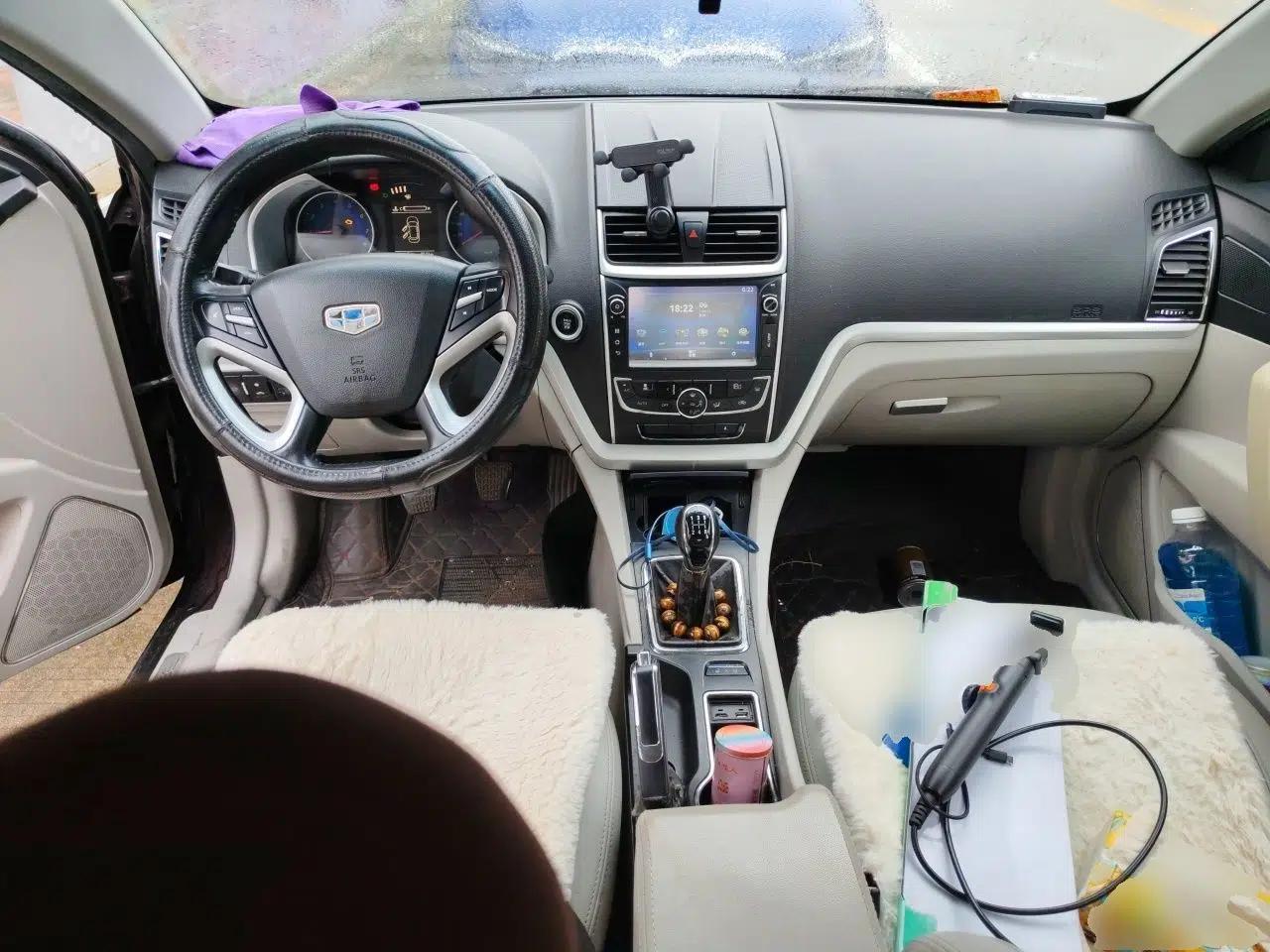 Geely Auto Emgrand 2014 Sedan 1.5L Manual Elite Model — миниатюра 9