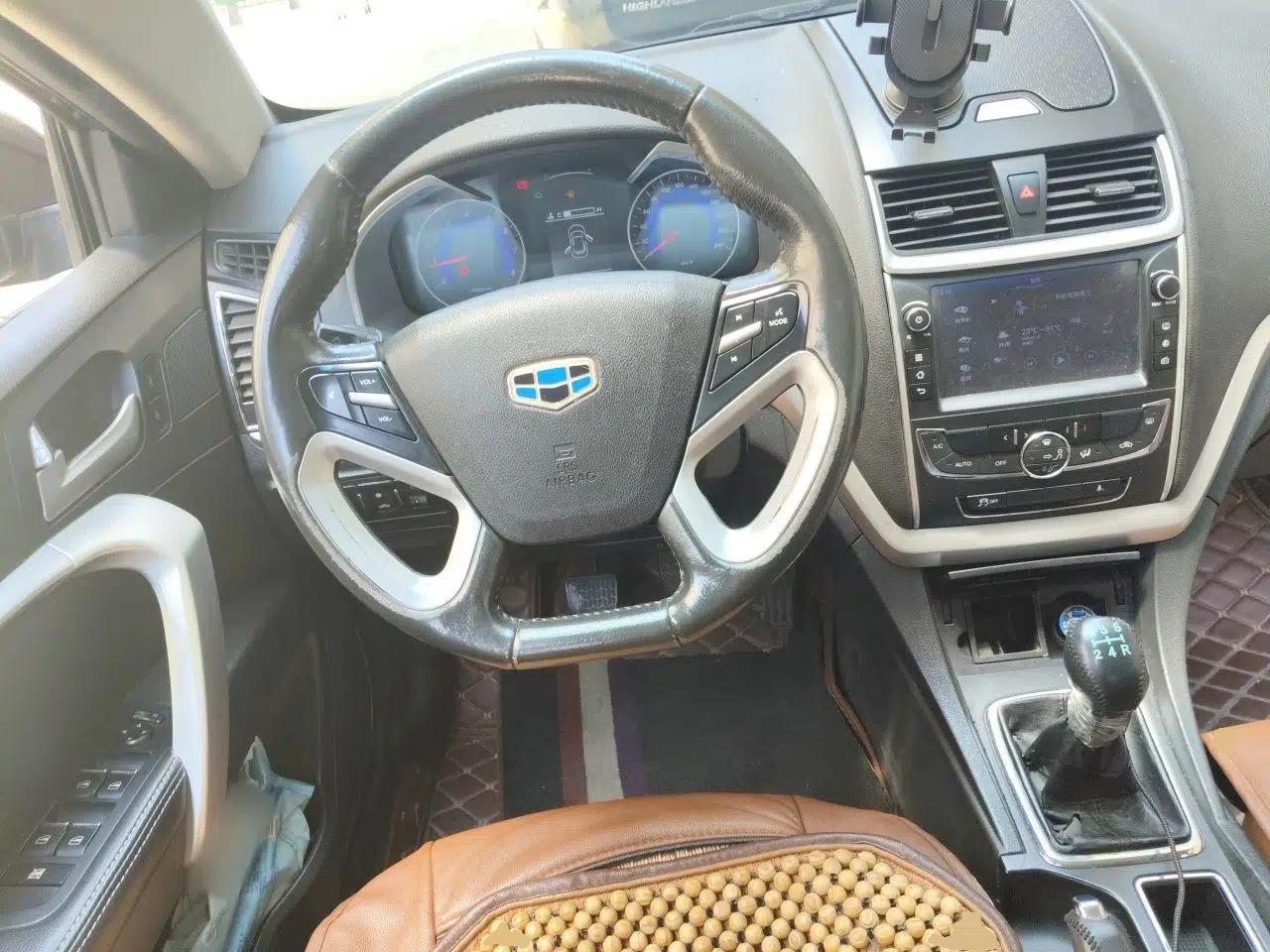 Geely Auto Emgrand 2015 Sedan 1.5L Manual - Top Trim Level — миниатюра 10