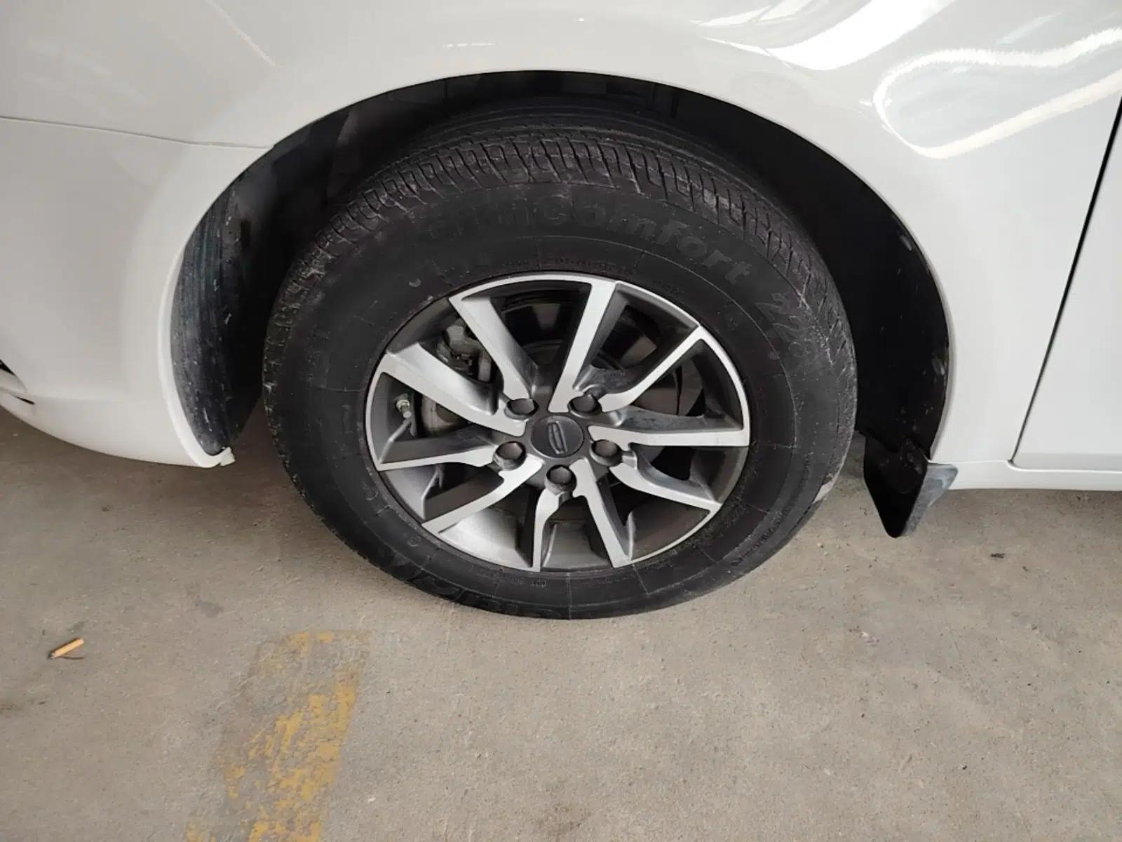 Geely Auto Emgrand 2019 Leading Edition 1.5L Manual Luxury Model China VI Standard — миниатюра 10