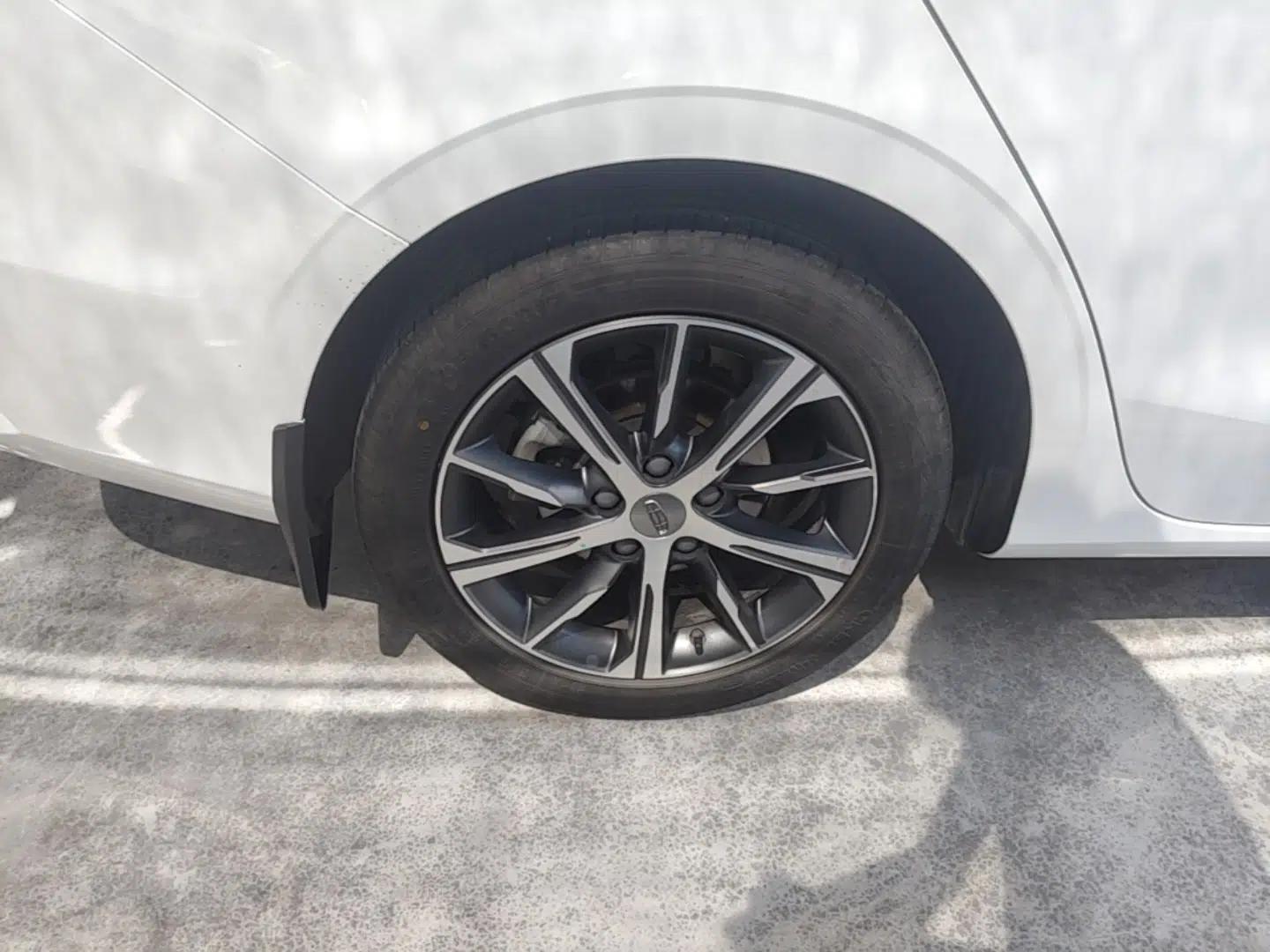 Geely Auto Emgrand 2022 4th Generation 1.5L CVT Flagship Model — миниатюра 11