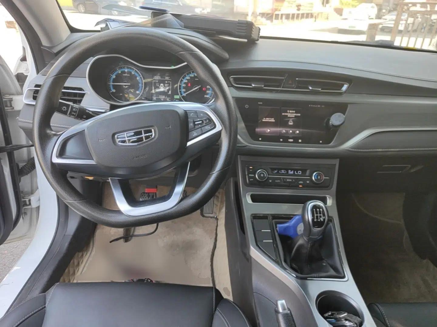 Geely Auto Emgrand 2021 UP 1.5L Manual Luxury Model — миниатюра 12