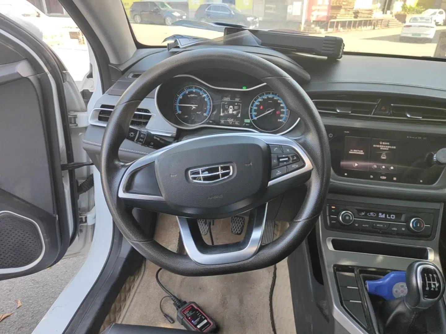 Geely Auto Emgrand 2021 UP 1.5L Manual Luxury Model — миниатюра 13