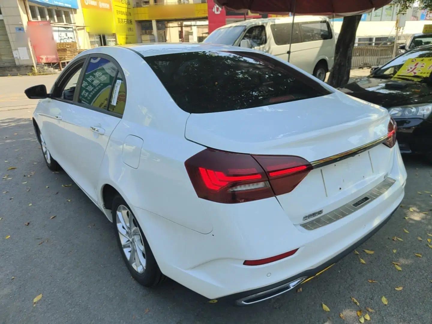 Geely Auto Emgrand 2021 UP 1.5L Manual Luxury Model — миниатюра 4
