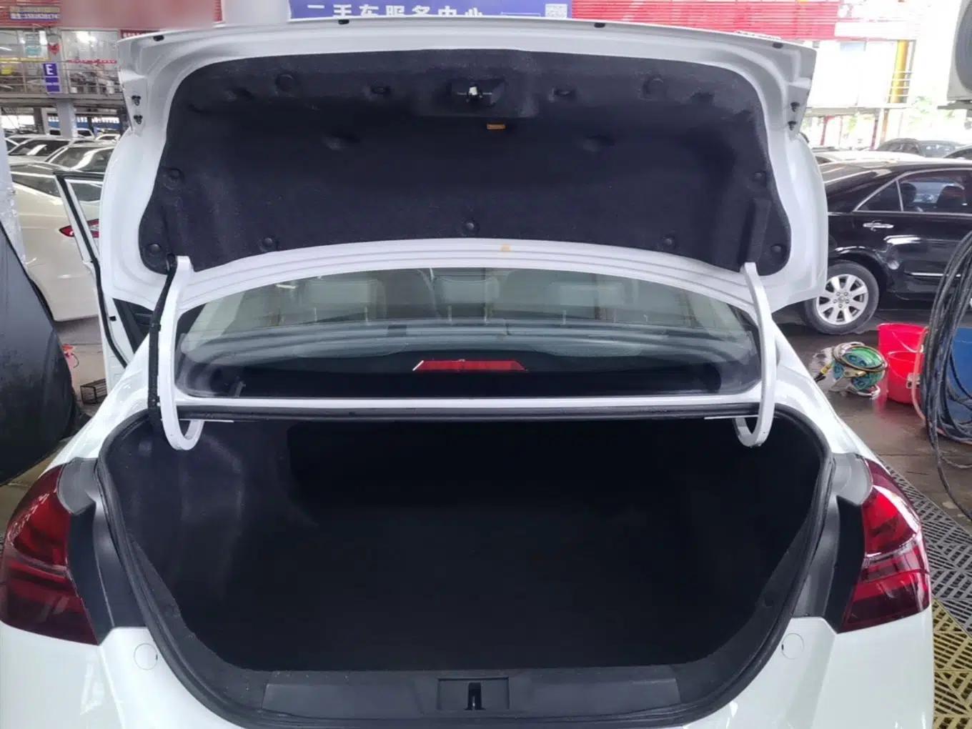 Geely Auto Emgrand 2019 Leading Edition 1.5L CVT Luxury Model China VI Standard — миниатюра 30
